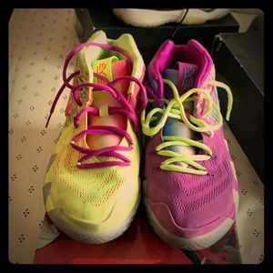 WHAT THE KYRIE 4 (very rare)